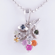Load image into Gallery viewer, ナワラタナ 925 シルバー フラワーペンダント シルバー色  アップ | めぐみ|メグミ|お守り ジュエリー | QVC